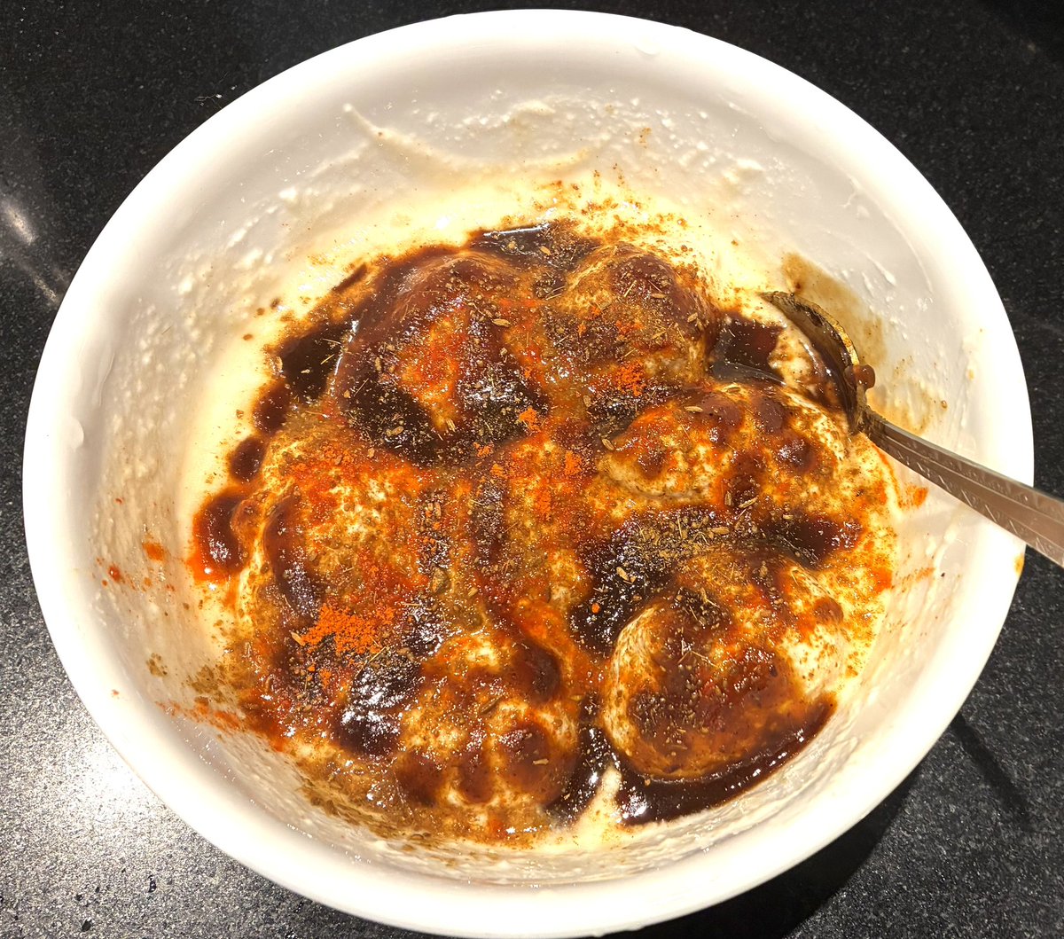 mona1961talks's tweet photo. Hello friends, lunch kha lo please!

Jo masale healthy vegetables mein nahi hai, woh saare mirch masale spouse ne apne dahi bade mein jhonk diye.

#SpouseKyaJaane….fill in the blanks khelte hain… https://t.co/YTzEhSG5ex