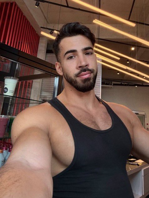 bigdaddyjake02's tweet photo. The face.                         The cock. https://t.co/NUZN3ngJIh