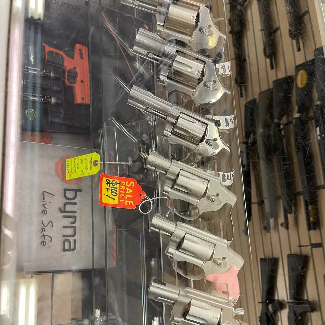 MacWilliam55622's tweet photo. Different model of revolvers on deck lmk https://t.co/vtDzXQcNde