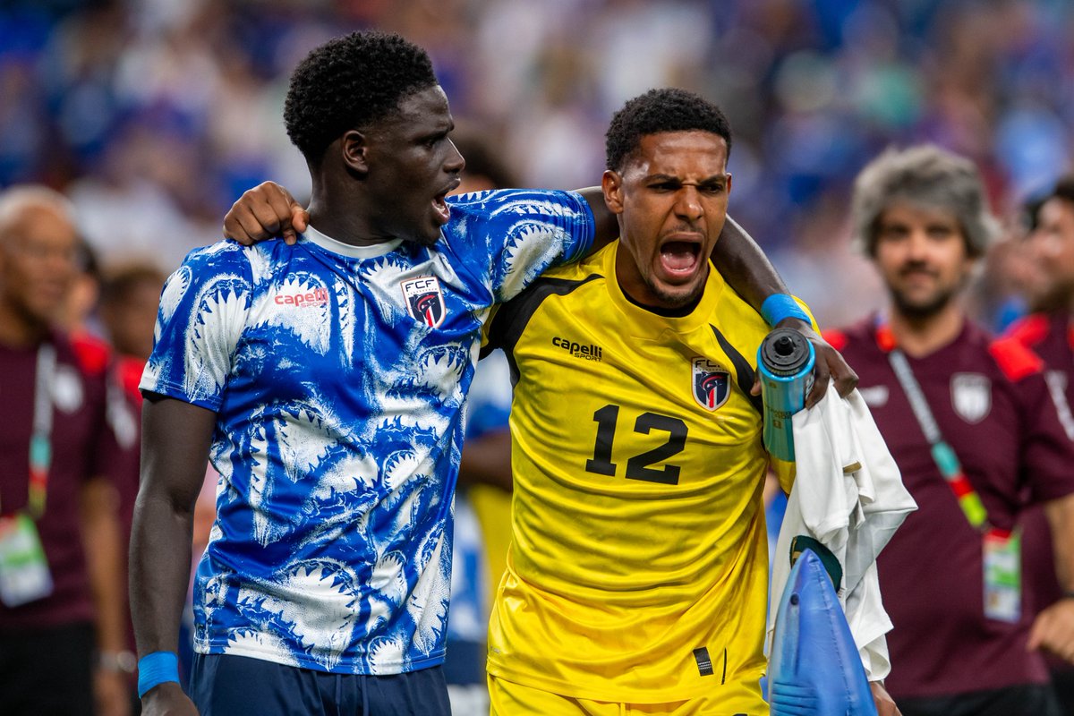 _BeFootball's tweet photo. 🚨 L'HISTORIQUE DU CAP-VERT 🇨🇻 EN COUPE DU MONDE :

🇮🇹 1990 : non inscrit 🙅‍♂️ 
🇺🇸 1994 : non inscrit 🙅‍♂️ 
🇫🇷 1998 : non inscrit 🙅‍♂️ 
🇯🇵🇰🇷 2002 : non qualifié 🥶
🇩🇪 2006 : non qualifié 🥶 
🇿🇦 2010 : non qualifié 🥶 
🇧🇷 2014 : non qualifié 🥶 
🇷🇺 2018 : non qualifié 🥶 
🇶🇦 2022 : non qualifié 🥶 
🇺🇸🇲🇽🇨🇦 2026 : SEIZIÈMES DE FINALE ✅🔝🆕

QUELLE PREMIÈRE POUR LES REQUINS BLEUS QUI ONT FAIT JEU ÉGAL AVEC TROIS CHAMPIONS DU MONDE !!! 😍💙