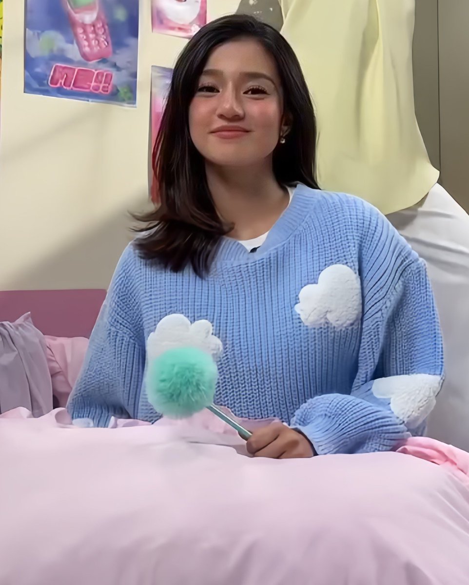 dingdunbil's tweet photo. kaya pala parang familiar yung sweater ni belle!! edi kayo na ang matchyyyy 😭😭😭

#donbelle https://t.co/zWO9WleCrp