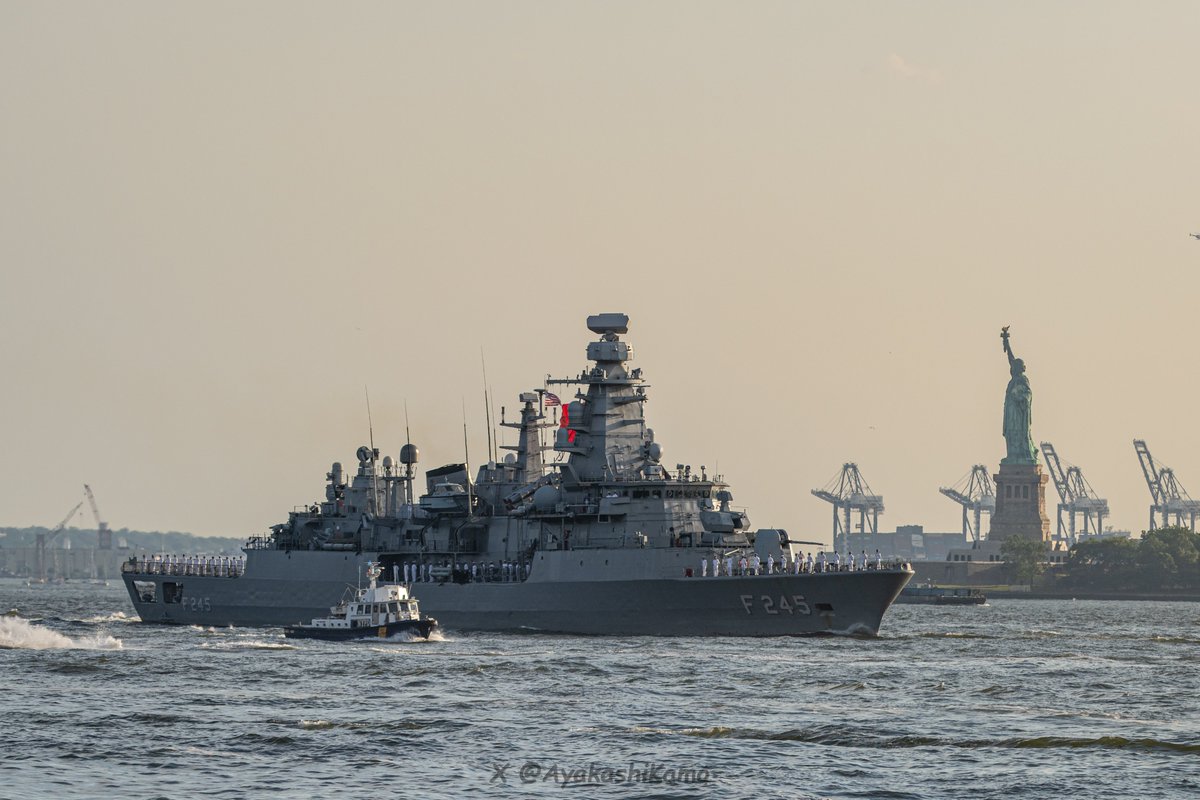 AyakashiKamo's tweet photo. トルコ海軍のフリゲート艦
「オルチ・レイス」が夕刻のニューヨークへ入港しました⚓️

トルコのフォロワーさん達から撮影の要望があった艦なので良い絵が撮れて良かったです🤝

#TürkDenizKuvvetleri #America250
🇹🇷【#オルチ・レイス (TCG Oruçreis, F 245)】2026/07/03📸 https://t.co/94EERqCOYD