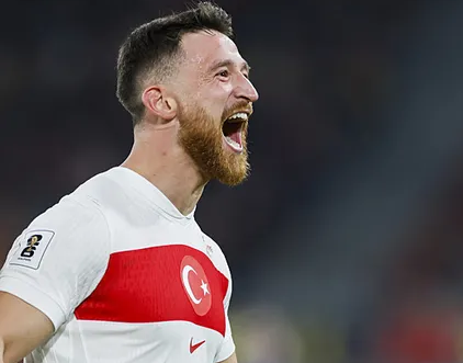 GsGazete's tweet photo. 🤔 Salih Özcan'ı Galatasaray'da görmek ister misiniz? https://t.co/MdpxoqtBQC