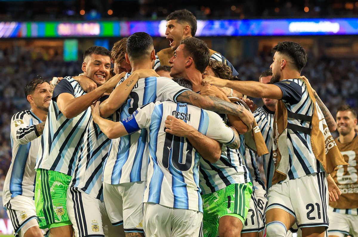 hashimm18_'s tweet photo. فوز مستحق للأرجنتين 👏🇦🇷
أنا من محبين كريستيانو، لكن الحق ينقال: ميسي لاعب تاريخي، وما يحتاج أحد يثبت قيمته. اختلاف الميول شيء، والاعتراف بالعظمة شيء ثاني. احترام للتاريخ الكروي. 🐐 https://t.co/IBcOAxJqGG