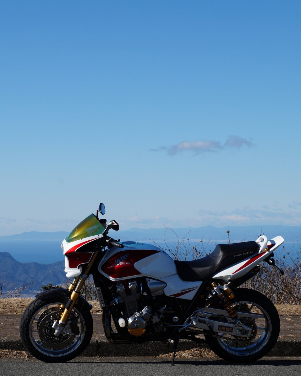redbaron_BIKE's tweet photo. ＼今日はビキニスタイルの日／

ライダーにとって“ビキニスタイル”と聞いて真っ先に思い浮かぶのは、やっぱりビキニカウルではないでしょうか🏍️

近年は純正でビキニカウルを装備したモデルも復活してきていますが、みなさまが「ビキニカウルといえばこの一台！」と思うバイクはありますか？

「この車種が似合う！」「真っ先に思い浮かぶ！」という愛車や憧れのモデルがあれば、ぜひコメントで教えてください！
