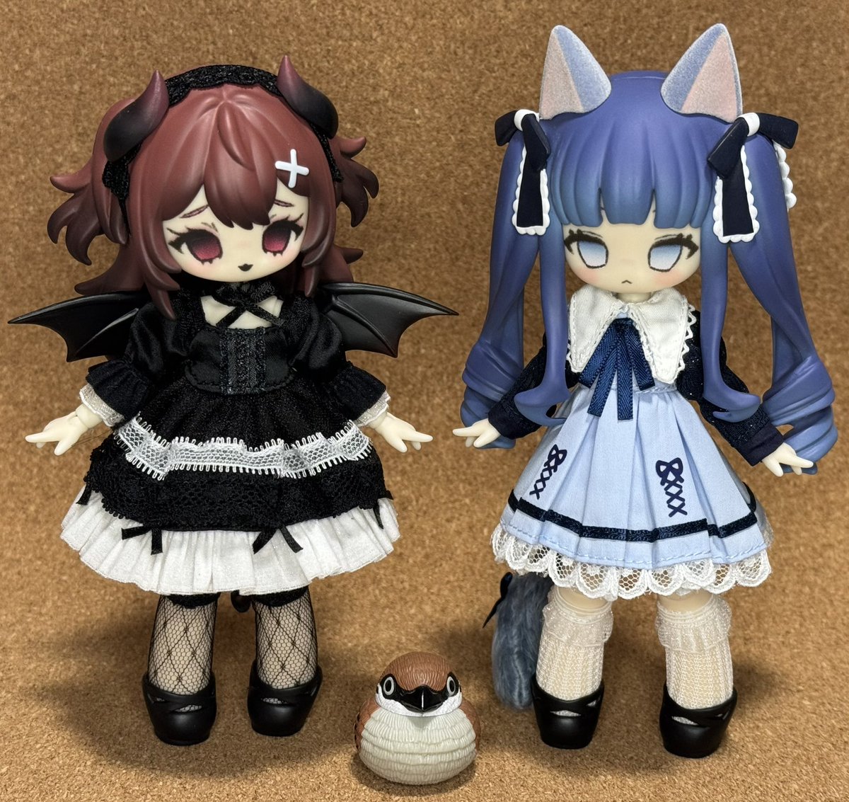 chick_hops's tweet photo. 今日のブラインドドール
秘境巡礼 BJD 艾拉ちゃん。
先月中旬にお迎えした小悪魔ちゃんにはスタンドが付いてたけど今回の艾拉ちゃんには付いてなかったので小悪魔ちゃんに借りて撮影。
スタンドは特典だったのだろうか。
ドールスタンドってサイズ感が微妙にわからないからネットで買うの迷うよね。 https://t.co/gMCKOdwMnK