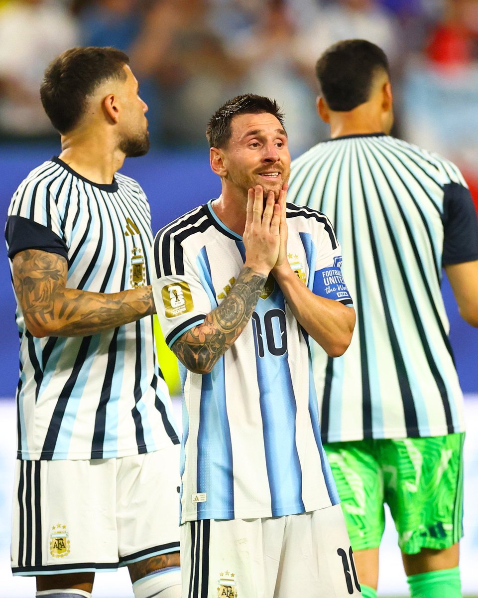 TouchlineX's tweet photo. 🚨🗣️ 𝗡𝗘𝗪: Leo Messi: "We saw what Cape Verde did vs Spain and Uruguay."

"We knew it was going to be difficult. Nobody is easy in the knockouts."

"Sometimes people underrate other countries, but we were sure it was going to be tough." https://t.co/21iY00espt