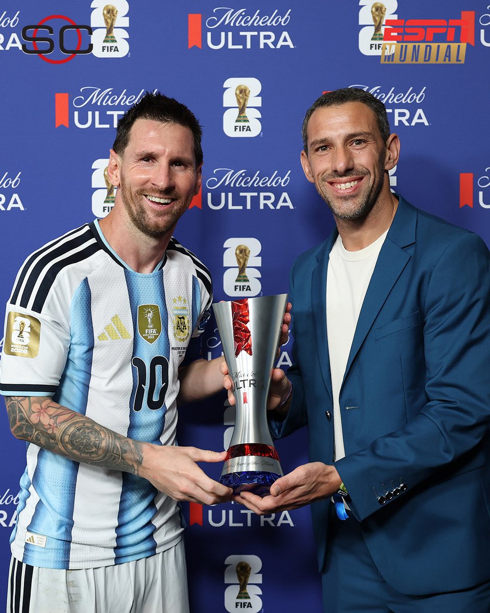 SC_ESPN's tweet photo. ¡¡TERCER MVP PARA MESSI EN LA COPA DEL MUNDO 2026!! En un encuentro 100% Leproso, la Fiera Rodríguez le entregó el premio a Leo, luego del 3-2 ante Cabo Verde y la clasificación de Argentina a 8° de final... ¿Qué puntaje le ponés a su partido?

⚽ #ESPNMundial
📺 Mirá los mejores partidos de la #FIFAWorldCup por ESPN, en el Plan Premium de #DisneyPlus