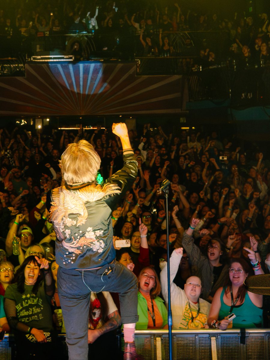 jwebmusic's tweet photo. This has been on my heart for a few days now 💔
Barrett was a true ray of light. I was lucky enough to officially meet him in Denver last November for their trip to see TAI thanks to Dear Jack. RIP, buddy 🫶🏼 https://t.co/sqeyvzzV31