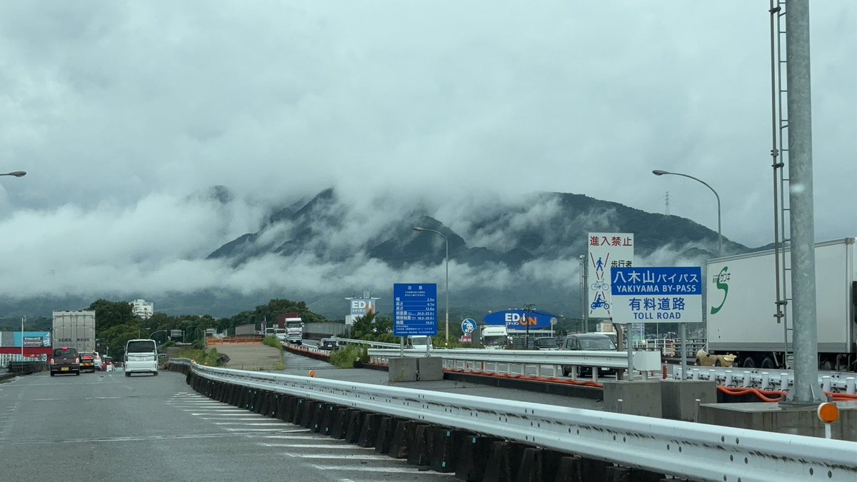 kogatti19's tweet photo. 雲が近っ https://t.co/JFlsdqUEft