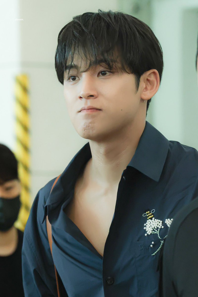 clovermg_'s tweet photo. 260704 ICN

파리위크파이팅!!

 #민규 #MINGYU #세븐틴 #SEVENTEEN https://t.co/OMHbYIWJQX