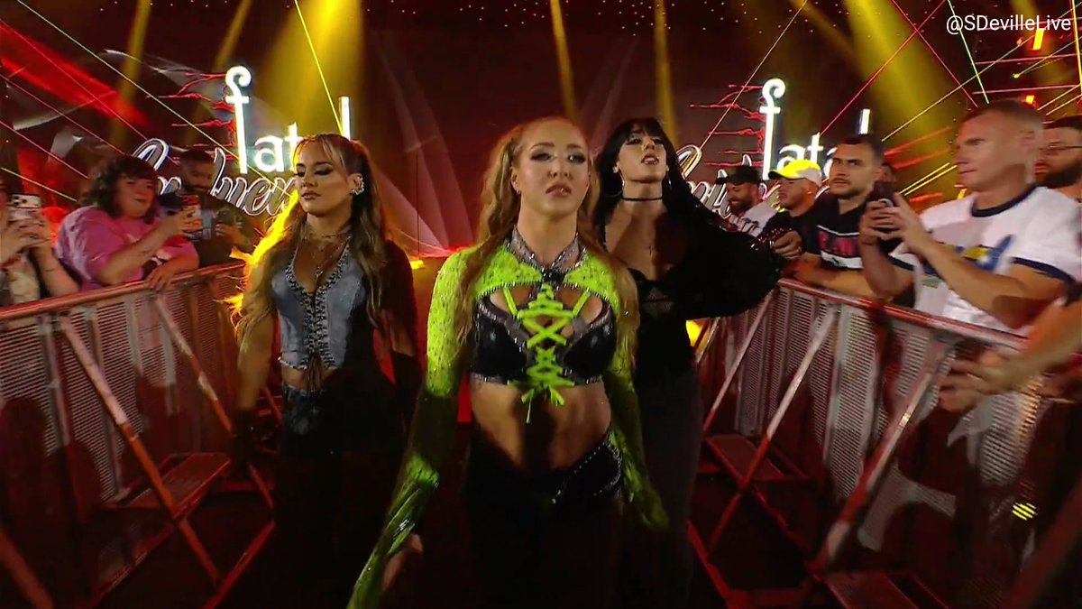 LaineyFan436's tweet photo. Fatal Influence 🔥💚
#Smackdown https://t.co/pcMKMHeCjl