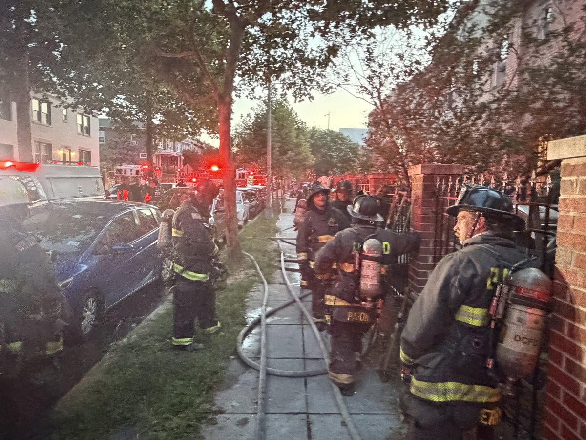 dcfireems's tweet photo. Update: Working Fire - 1600 Block of Isherwood Street NE
Fire extended from vehicle to two row homes. All fire extinguished.
One adult female evaluated, refused treatment transport.
Photos and video courtesy of @DCFIREBYE https://t.co/M6PPwM5YHO