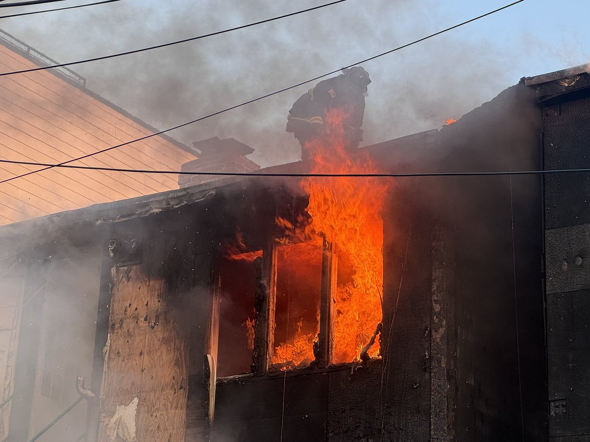 dcfireems's tweet photo. Update: Working Fire - 1600 Block of Isherwood Street NE
Fire extended from vehicle to two row homes. All fire extinguished.
One adult female evaluated, refused treatment transport.
Photos and video courtesy of @DCFIREBYE https://t.co/M6PPwM5YHO