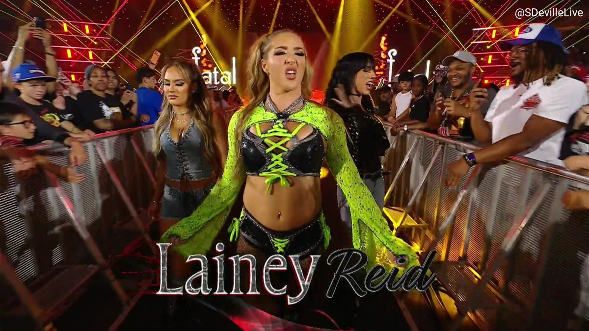 LaineyFan436's tweet photo. Fatal Influence 🔥💚
#Smackdown https://t.co/pcMKMHeCjl
