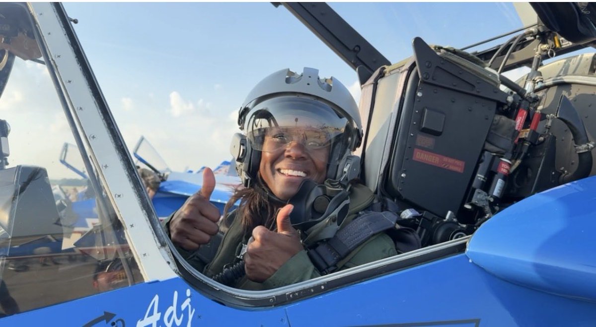 DebRobertsABC's tweet photo. I am truly honored and grateful for the thrill of a lifetime. I flew with @patrouilledefrance for a flyover around the Statue of Liberty, a gift from the French, to celebrate our independence and ideals of liberty and democracy https://t.co/mTjOxMSAvq