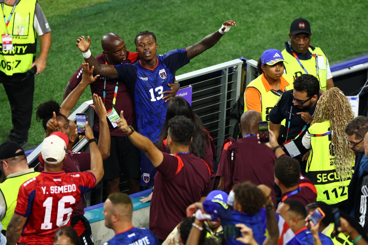 histoporte_'s tweet photo. #CaboVerde se despide de su primer Mundial con la frente bien en alto:

✅ Invicto en fase de grupos en una zona con España y Uruguay.
✅ Valla invicta contra España.
✅ Llevó al alargue al campeón Argentina y se lo empató dos veces en los 16avos de final.
✅ Nos deja grandes personajes como Vozinha.