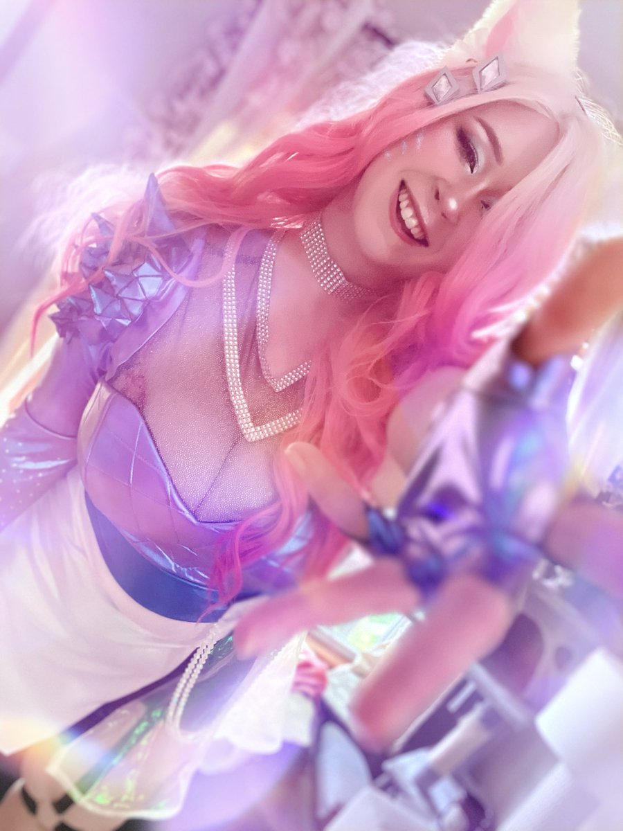 reistraszacos's tweet photo. Can you feel the rush now? 💘
Ain’t nobody bringing us down down down down down down 🎼
#kda #kdacosplay #leaguecosplay https://t.co/jb8WL3iWix