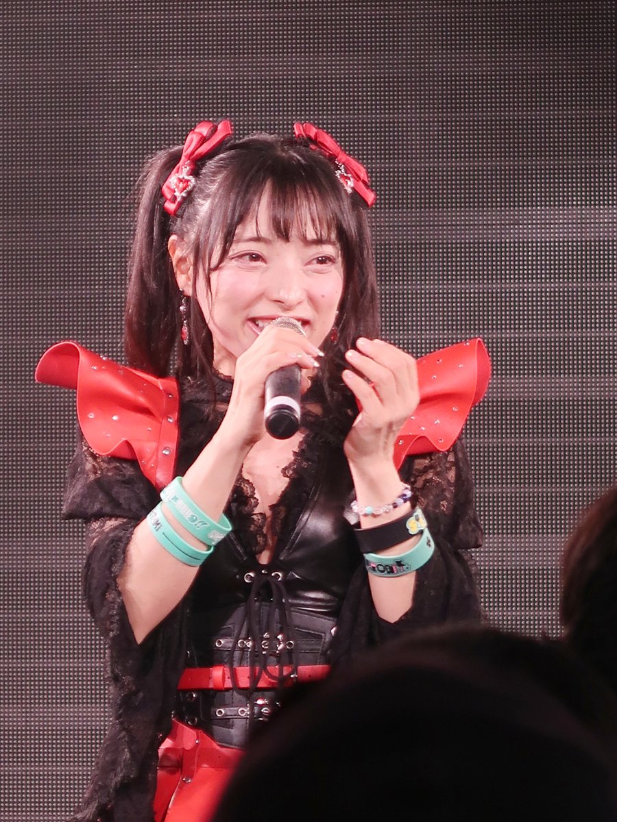 scotarioso6010's tweet photo. 6/28 鈴音ひとみ「鈴音ひとみBirthday主催　ひとりじゃない！」@ YOKOHAMA ReNY beta

生誕主催お疲れさま😄今日は朝から長丁場！
「スキスキ♡SUMMER!!」のスイカ、まさかステージに投げ返されるとは🤣
夜のバンドワンマンも楽しもうね～😆

#鈴音ひとみ
#ひとにゃん https://t.co/fAHAaurr9F