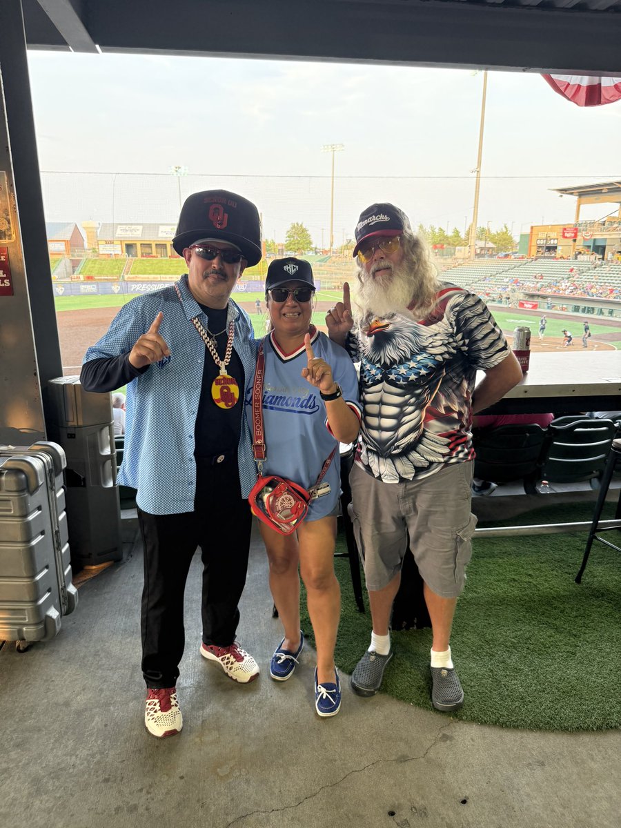 senoroukc's tweet photo. Game night! 💎🏐 Cheering on the @thekcdiamonds as they take on the NY Rise tonight! 

Repping our brand-new custom homemade #KCDiamonds gear &amp; breaking in my new KC @NogginBoss hat. 

Let's protect home court! 💙💎🔥 

#GoDiamonds #KansasCity #OUCKC #KCSFC https://t.co/9hINAj0kWo