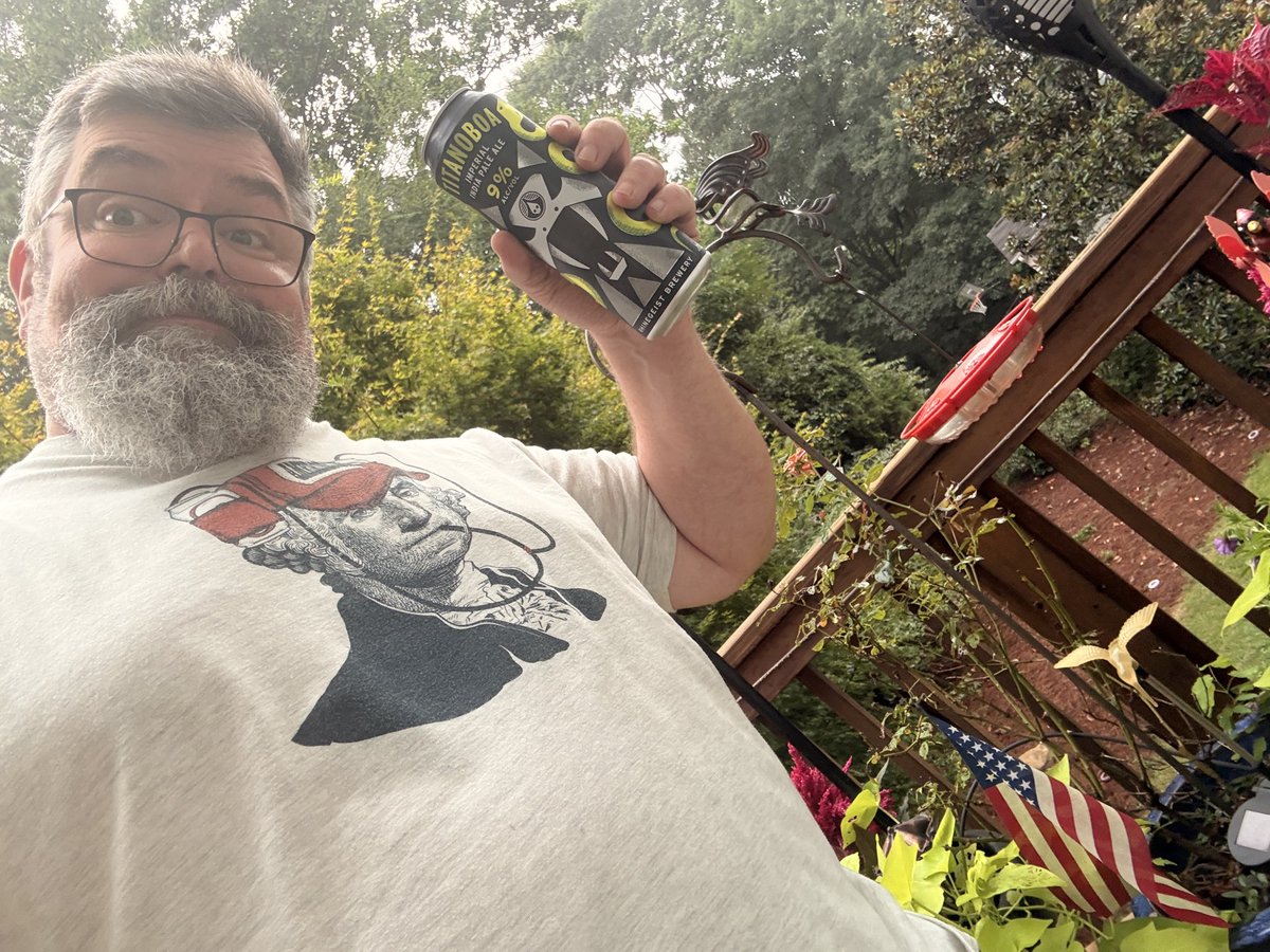 Ken_Lipscomb's tweet photo. @BeerGuysRadio @SamuelAdamsBeer Ole Titan Boa! No doubt slinking around the Everglades! 🍻 https://t.co/lkgvGaaUHq