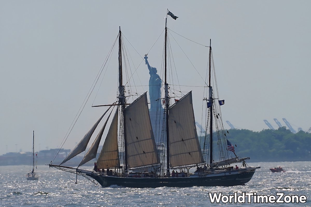 wtz's tweet photo. Parade of Class B international fleet of tall ships sails down the East River in New York City as part of the Sail4th 250 event by https://t.co/HtstAhrpbR, Alexander K.
#tallship #newyorkcity #Manhattan
#eastriver
#schooners
#sloops
#brigs
@sail4th https://t.co/ZwZNVgGjc1