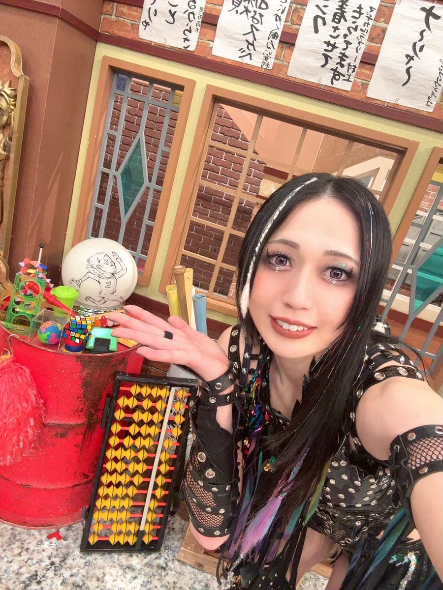 saya_h_a_t_e's tweet photo. しくじり先生俺みたいになるな!!
「何者かになりたい人が
しくじらないための授業」
Abema TV
🖤7/10(金)21時半〜
🖤7/17(金)21時半〜
配信開始😛✨✨
沙弥様授業やるよ🧑‍🏫
しもべたちよーく聞くんだぞ🖤
#STARDOM https://t.co/YID3ZUbA8R