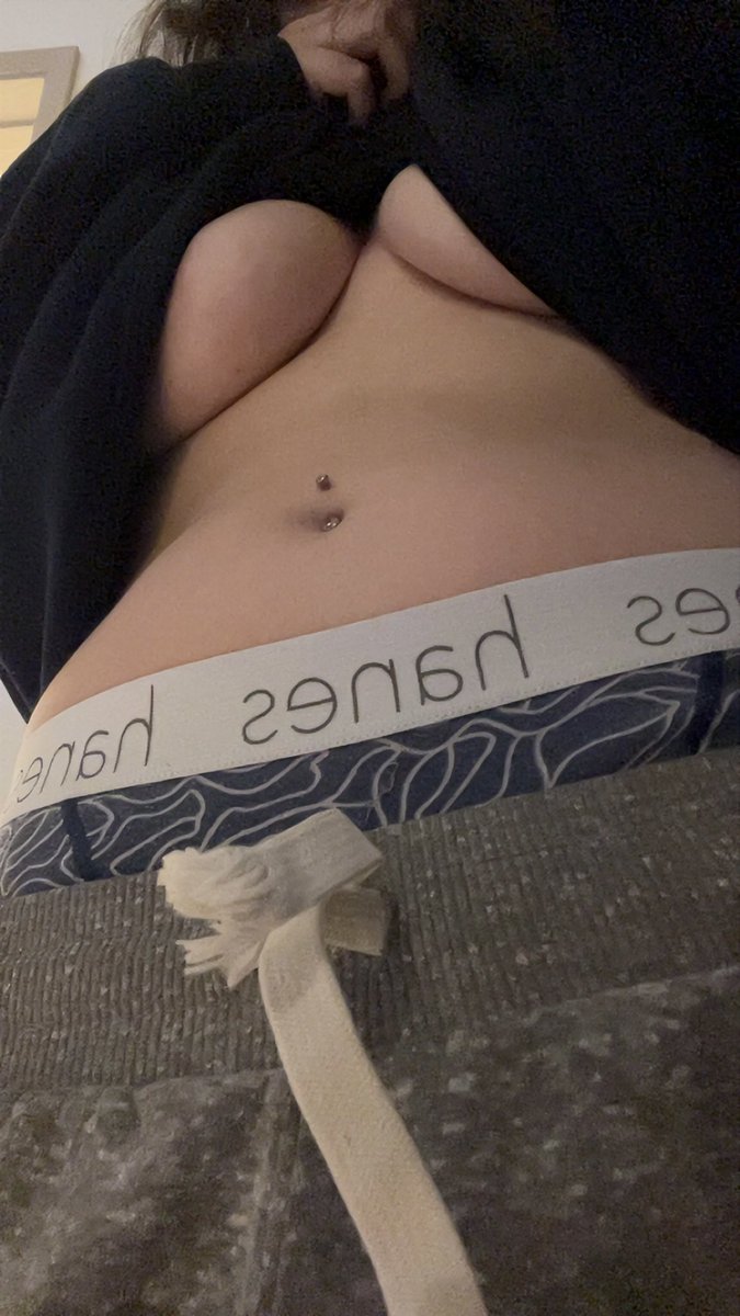 midnightmargot's tweet photo. calvin klein bra this calvin klein bra that. yall are sleeping on hanes boy shorts https://t.co/mNEklvJMIf
