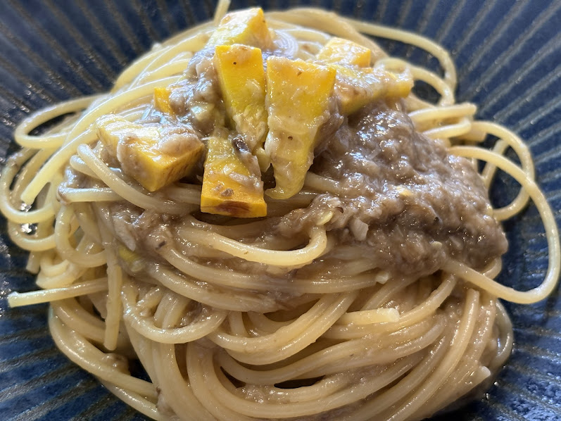 ammazza's tweet photo. https://t.co/K6LDCPVsFe
キノコのジュレを溶かし込んだソースとコリンキーのスパゲティー
濃厚な旨味の塊のパスタ https://t.co/Tphx87FqD6
