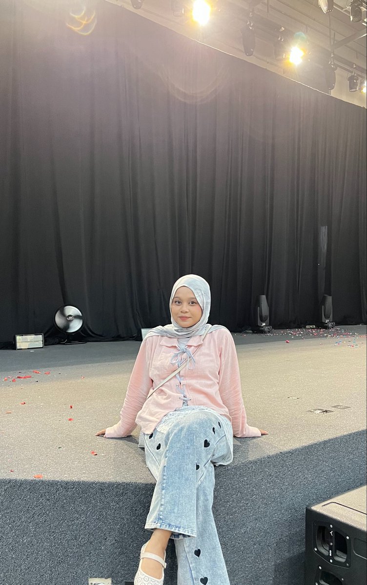itskindafns's tweet photo. terimakaciii itadaki-love 🥹💕

loveee bingittt!!! cintanya udah dari kelas 4 sd tapi baru bisa nonton pertama kali pas udah kerja hahahha 😼 

@A_FionyJKT48 always lop yuu, makasih yaaaa cep!! keren bgtt!

#itadakiLove 
#JKT48Love
#StageOfLove
#JKT48TheaterSementaraDIY https://t.co/GuoTadPvYp