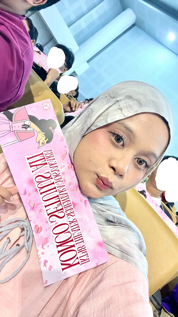 itskindafns's tweet photo. terimakaciii itadaki-love 🥹💕

loveee bingittt!!! cintanya udah dari kelas 4 sd tapi baru bisa nonton pertama kali pas udah kerja hahahha 😼 

@A_FionyJKT48 always lop yuu, makasih yaaaa cep!! keren bgtt!

#itadakiLove 
#JKT48Love
#StageOfLove
#JKT48TheaterSementaraDIY https://t.co/GuoTadPvYp