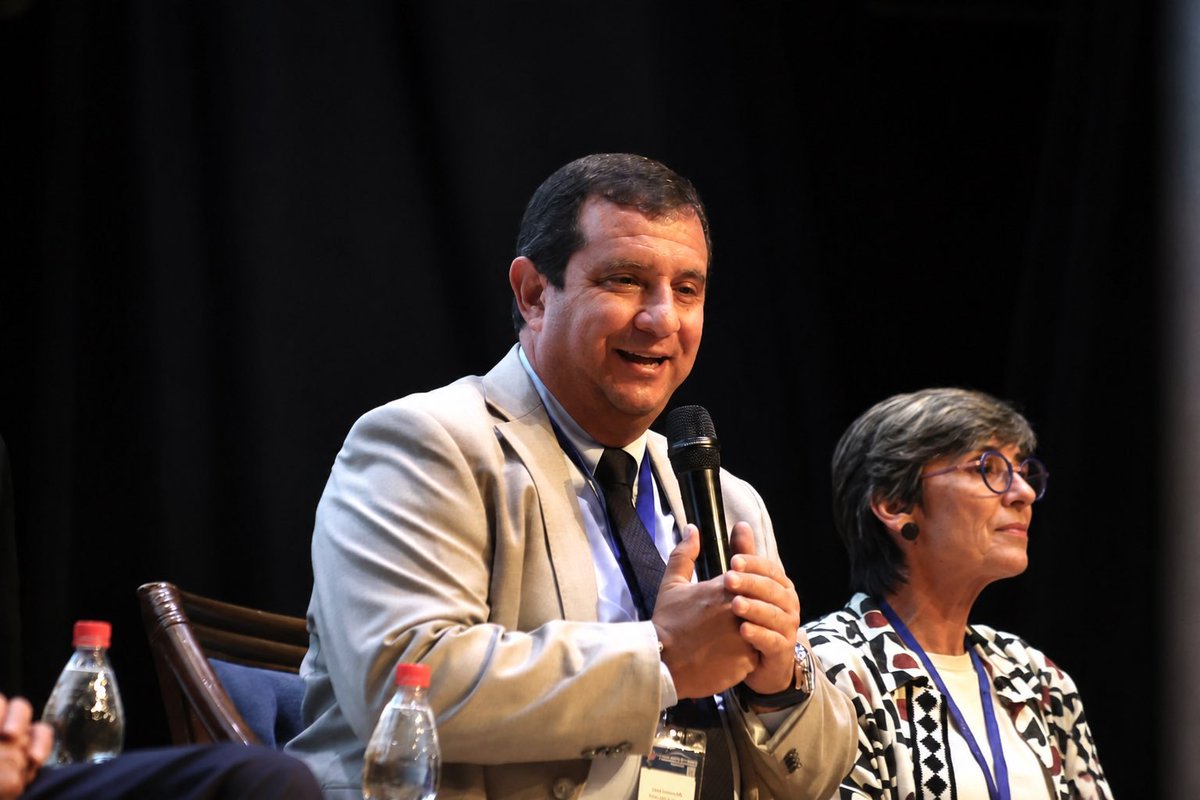 Leoorlandoa's tweet photo. ¡Manabí en los ojos del mundo! 🙌🏼🌎

Participamos como panelistas en el Glocal Forum 2026 abordando el tema “Turismo, gastronomía y soberanía alimentaria”, donde presentamos la experiencia de Manabí como un territorio que impulsa el desarrollo desde su identidad, la producción sostenible y el valor de su gastronomía.

Compartimos cómo hemos llevado a nuestra provincia ha lograr integrar el turismo, fortaleciendo el campo y la preservación de los saberes ancestrales de su cocina, consolidándola como la Región Mundial de Gastronomía 2026 y siendo ya un referente de desarrollo territorial con impacto mundial.

Cuando promovemos nuestra cultura, apoyamos a nuestros productores y ponemos en valor nuestros sabores, abrimos nuevas oportunidades para las familias manabitas y mostramos al mundo lo mejor de nuestra tierra.
