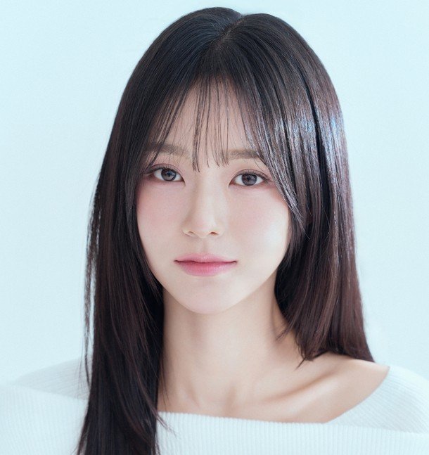 hallyuforums's tweet photo. Exclusive : #SungHoon and #OhSeYoung reportedly to play the leads in upcoming webtoon based romance drama 'My Boss' Explicit Taste'.

Synopsis : It is a "taste-targeting" romance about Kwon Do-hyuk, a chaebol boss who has it all, who becomes entangled with indie band vocalist Lee Eun-chae while searching for "Her" within an indie album due to a certain trigger.

#HallyuForums #Hallyu #KDrama