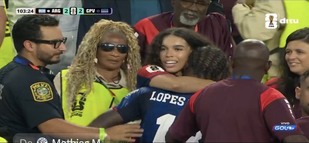 El9deNepal's tweet photo. Hizo el mejor gol del mundial, pero también rompió el pollerometro. Digamos todo 😂 https://t.co/HEgmrtp4fB