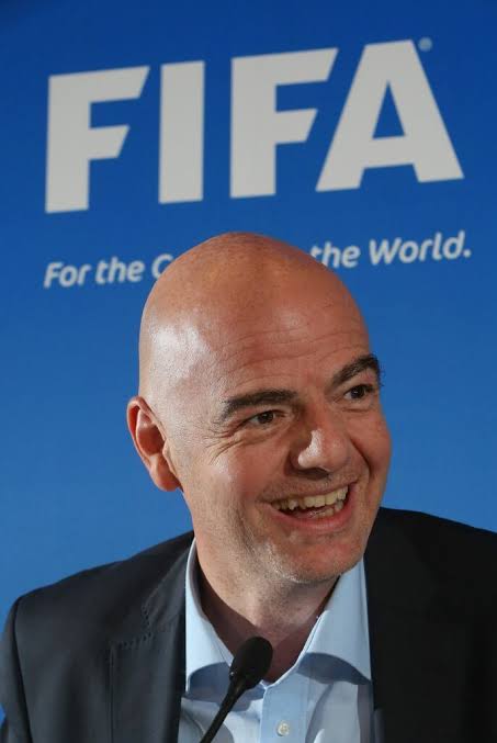 superconguitos's tweet photo. Tenho uma teoria, muitos dizem que o messi tem pau grande, acho que o messi come o presidente da fifa (Gianni Infantino) em troca de favorecimento na copa https://t.co/a34uMoNvcS