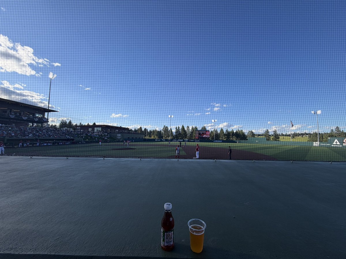 iketaylor's tweet photo. @_M_Able I’m told, on a clear night, you can listen to the games all the way over in Great Falls. Supposedly there’s a guy, they call him the next Bob Uecker. https://t.co/6uqVbyvQxo