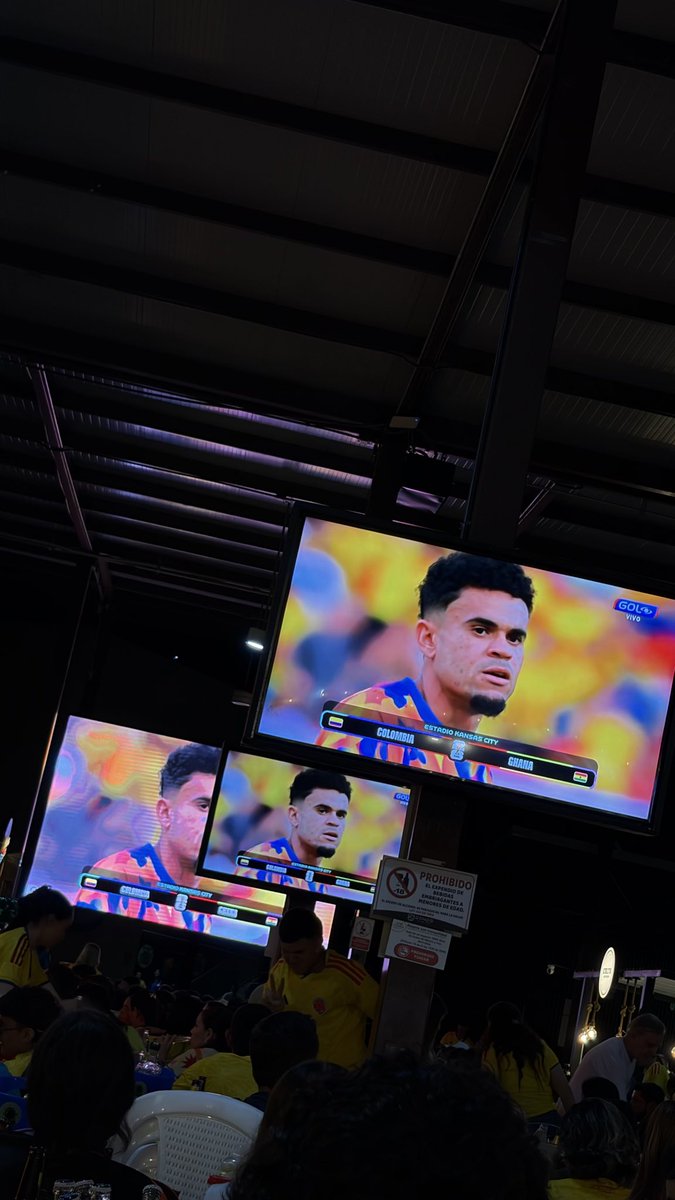JorgeTena01's tweet photo. Sentir que se te sale el corazón con el pitazo inicial es recordar que somos un solo país latiendo a un mismo ritmo. ¡Hoy se deja el alma en la cancha y en la tribuna digital! 🇨🇴⚽️

@Bancolombia #HagamosHistoria https://t.co/xUHerLQjU6