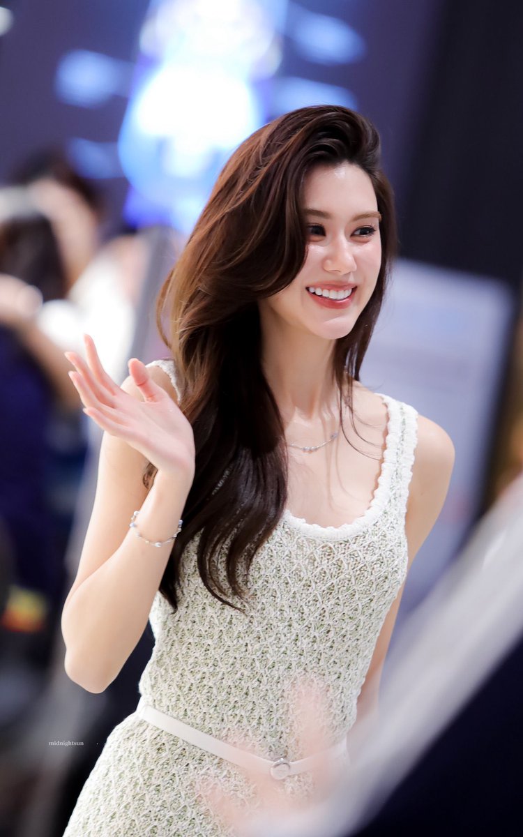 trendlmneverdie's tweet photo. ยิ้มสดใสขนาดนี้ ใครจะไปไหววววว

 LENA TORY BURCH AT ICONSIAM

#ToryBurchICONopeningxLena
#LalinaLena #ลีน่าลลินา https://t.co/L1SF3fXm7R