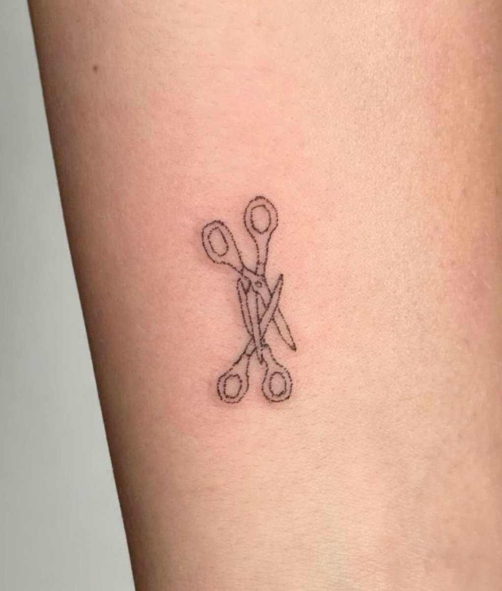 nolangi88's tweet photo. G-dragon from BIGBANG reveals his new tattoo 
“it holds a really important meaning for me” he said when asked about it. https://t.co/Bc20xgXWdB
