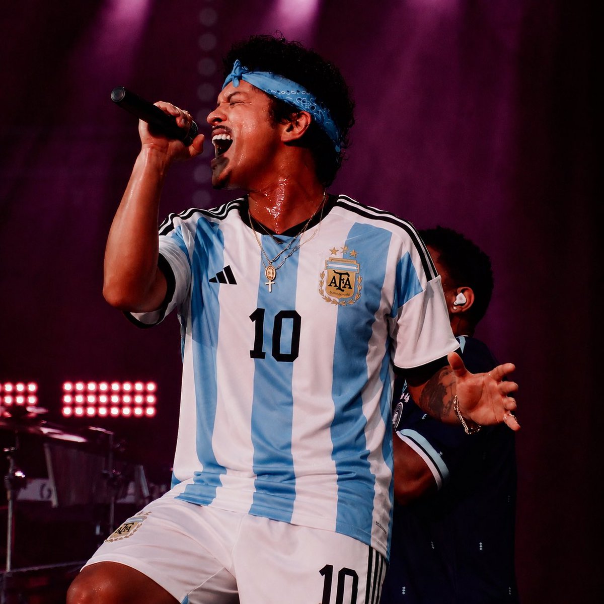 BM_Argentina's tweet photo. Hay quienes creen en las mufas. Nosotros preferimos creer en las tres estrellas. ⭐⭐⭐🤍🩵 @Argentina 

#WorldCup #Argentina #BrunoMars https://t.co/pcRO4MkZ3v