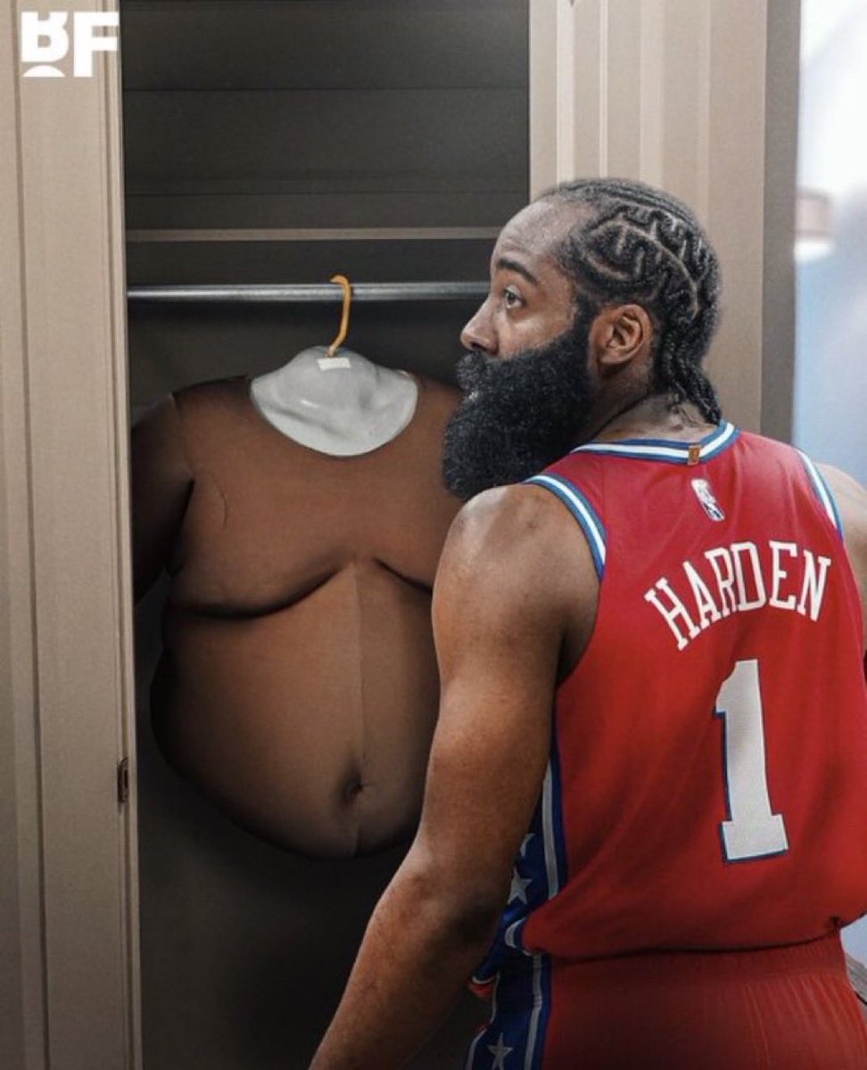 9Deface's tweet photo. Funny Valentine putting on his fatsuit before attending the sbr race https://t.co/FFwdwDmKaC