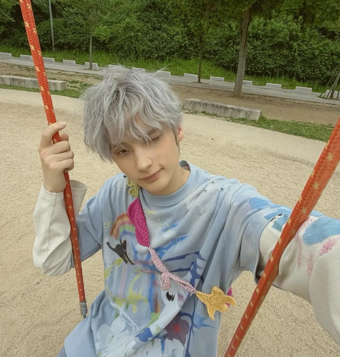 rayofhues's tweet photo. these photos scream “i know i’m cute and everyone should know it too” oh cutest pudding mochi i want to squish you so bad https://t.co/MALxpheJSJ