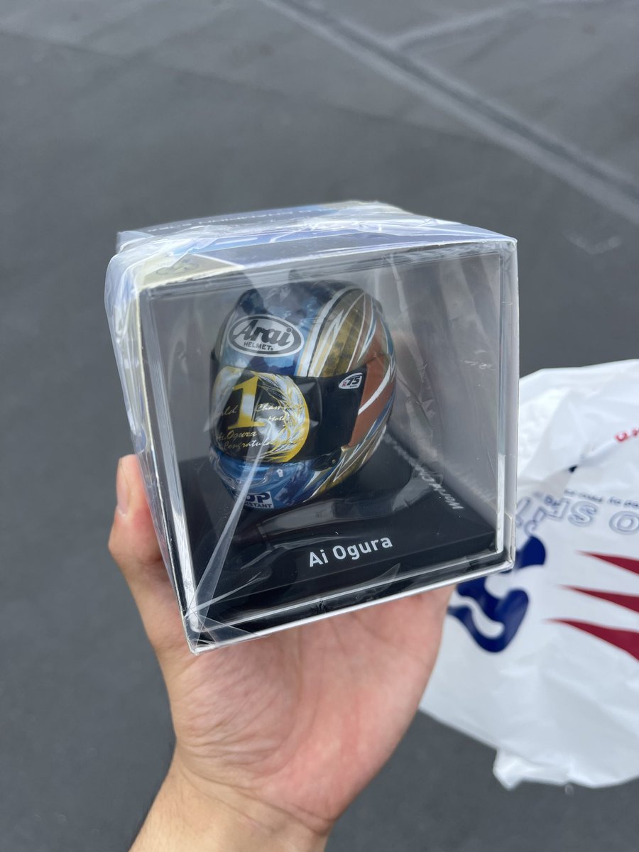 _sshikura's tweet photo. 小椋藍のMOTO2チャンピオンミニヘルメット買えた！ https://t.co/0yd1fSUik3