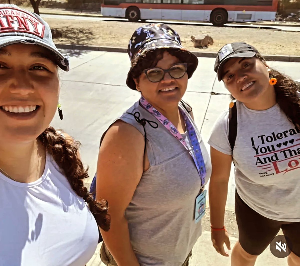 imjramirez's tweet photo. Con ellas...🤍✨ https://t.co/0PgBhdyp3E