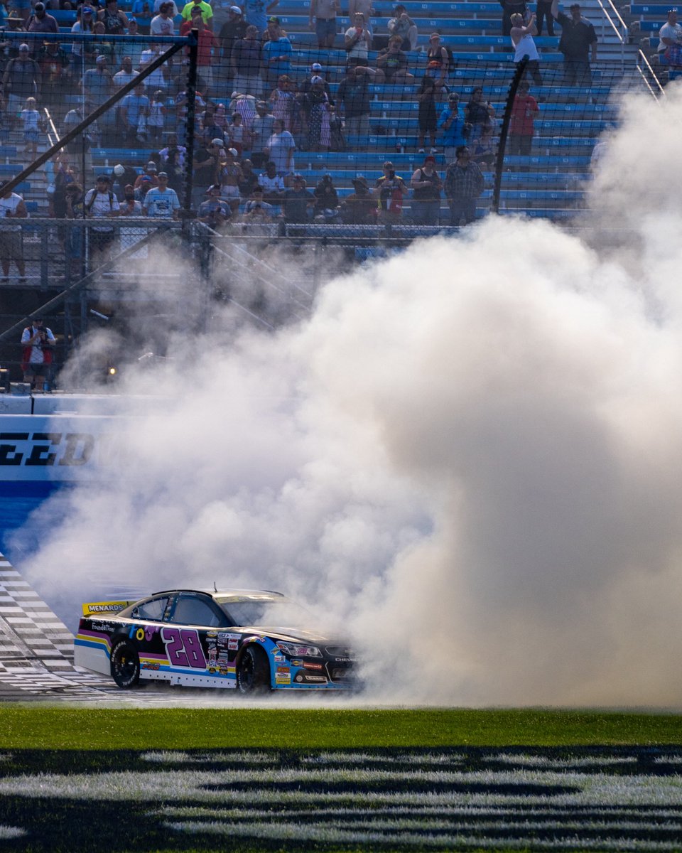 ChicagolndSpdwy's tweet photo. Certified Chicagoland Smoke Show! 💨

@connormosack wins the Ashley Furniture 150! https://t.co/w6988CqT7u