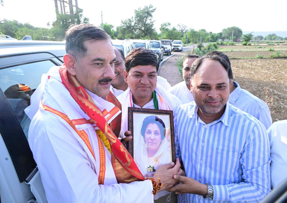 JitendraSAlwar's tweet photo. अलवर परिवार का अपनापन
#Alwar https://t.co/ByBGJLRjn9