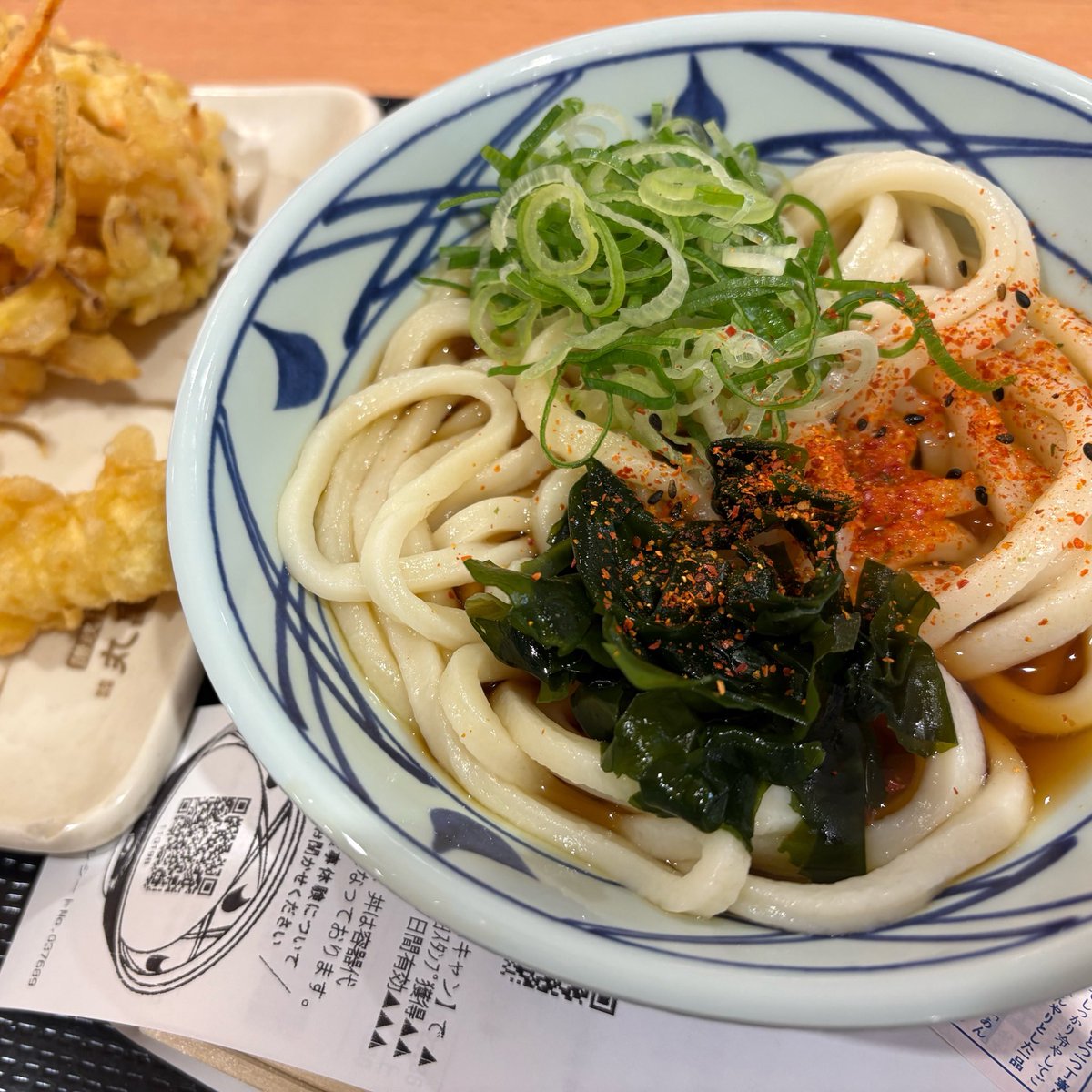 pyNeko's tweet photo. ギター教室行けずに何もせずに帰るのは癪だから、うどんを食べた！ https://t.co/G15yG8uSZi