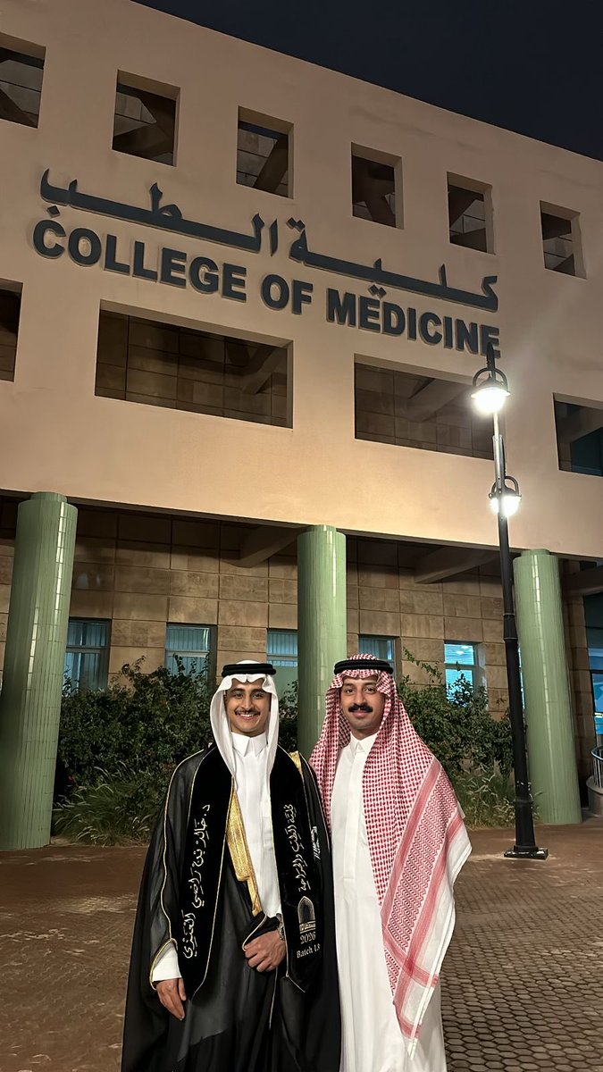 _iKR1's tweet photo. هنا بدأت الحكاية… وهنا تُكتب نهايتها.

سنواتٌ من التعب، والدعاء، والمحاولات، حتى بلغني الله هذه اللحظة.

خريج طب. “8/6/2026”
الحمد لله حتى يبلغ الحمد منتهاه. 🤍 https://t.co/M3YVutMX1C