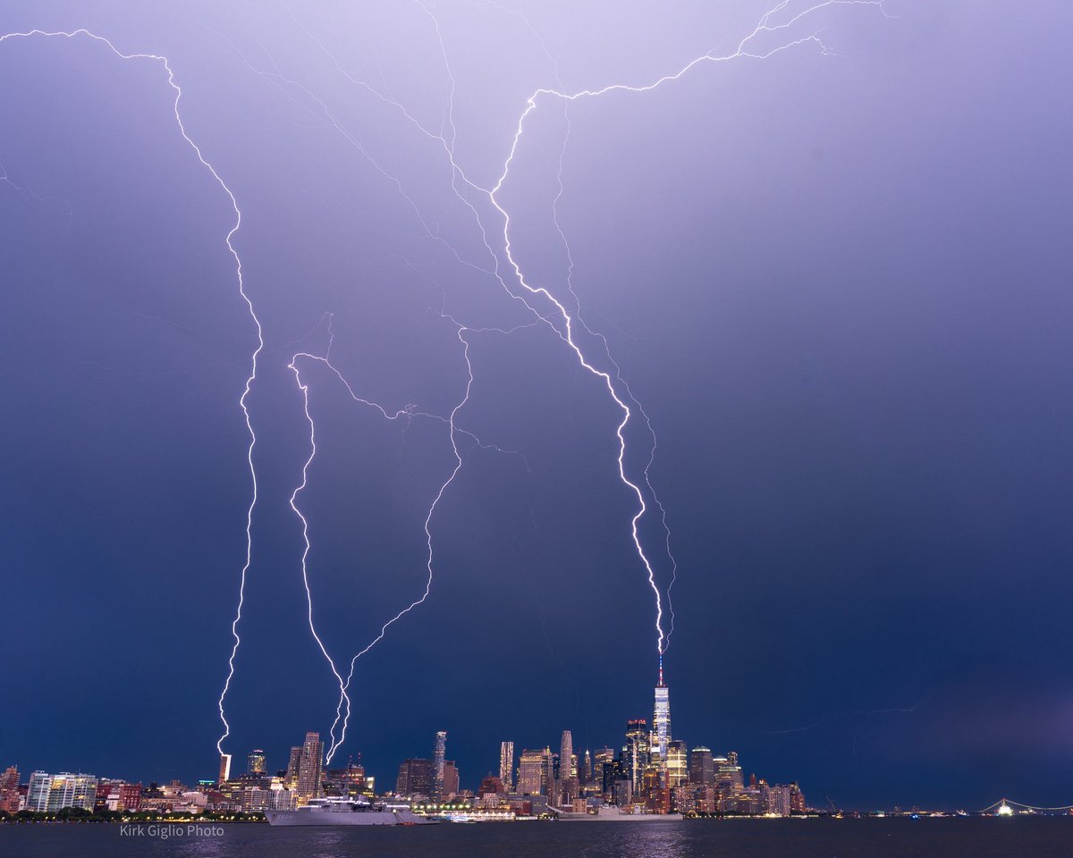 a_dose_of_wx's tweet photo. The best lightning photograph I’ve ever taken. 

Quick phone edit 

@NWSNewYorkNY @NYCMayor @_WTCOfficial @newyorkcity https://t.co/97DDdL4TWP