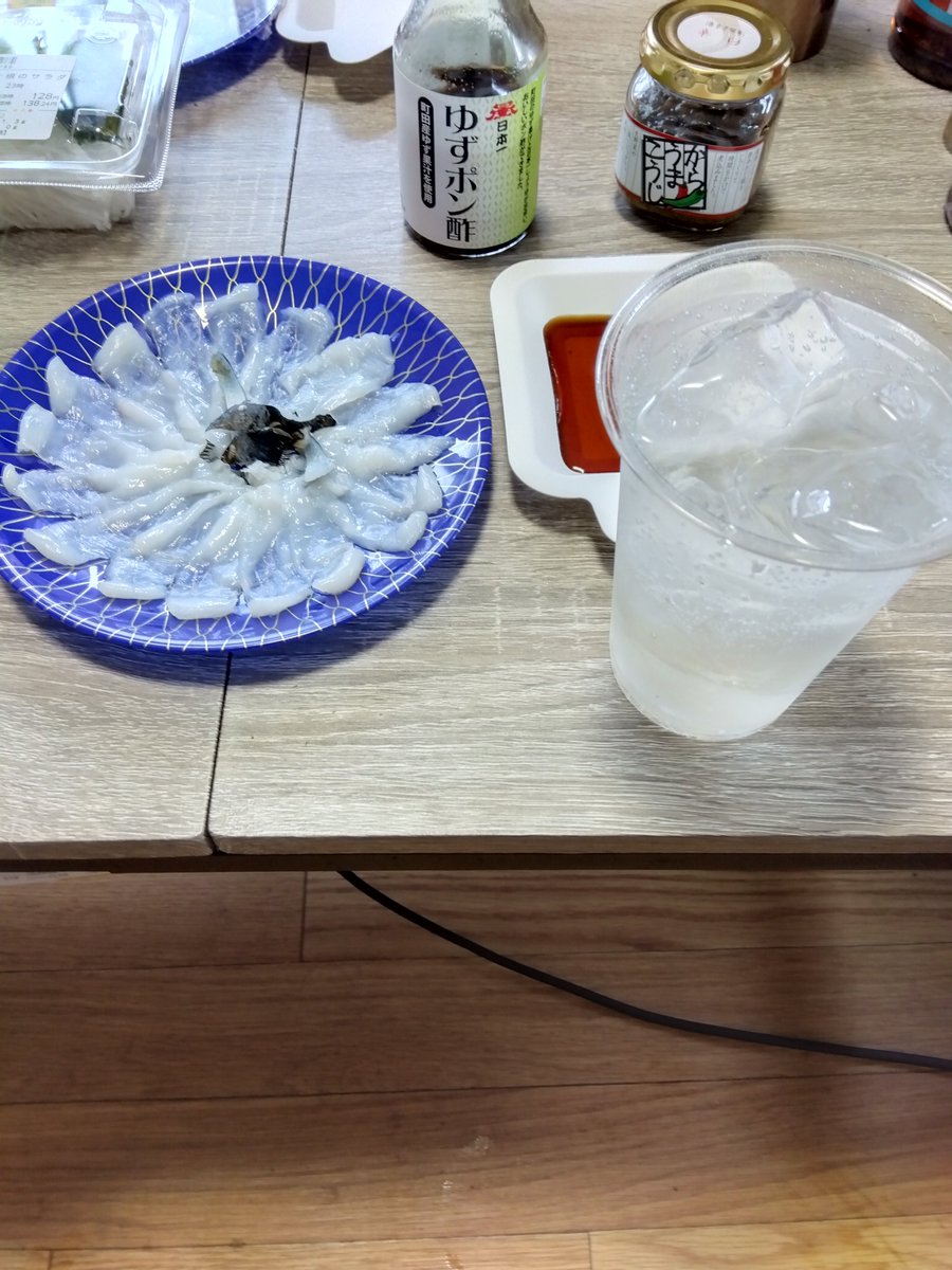 TK10697698's tweet photo. 鉄刺、ウニ、お肉とおつまみ美味すぎ。 https://t.co/lNqGRAQzRK